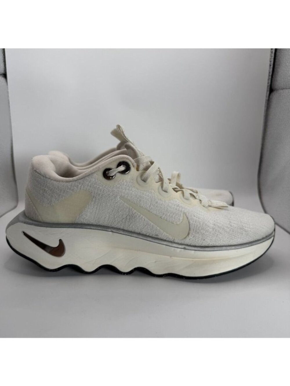 Nike Motiva Women's Walking Shoes US 7 White DV1238-103 Lightweight Cushioned